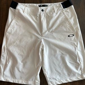 OAKLEY- Performance fit White Golf shorts
